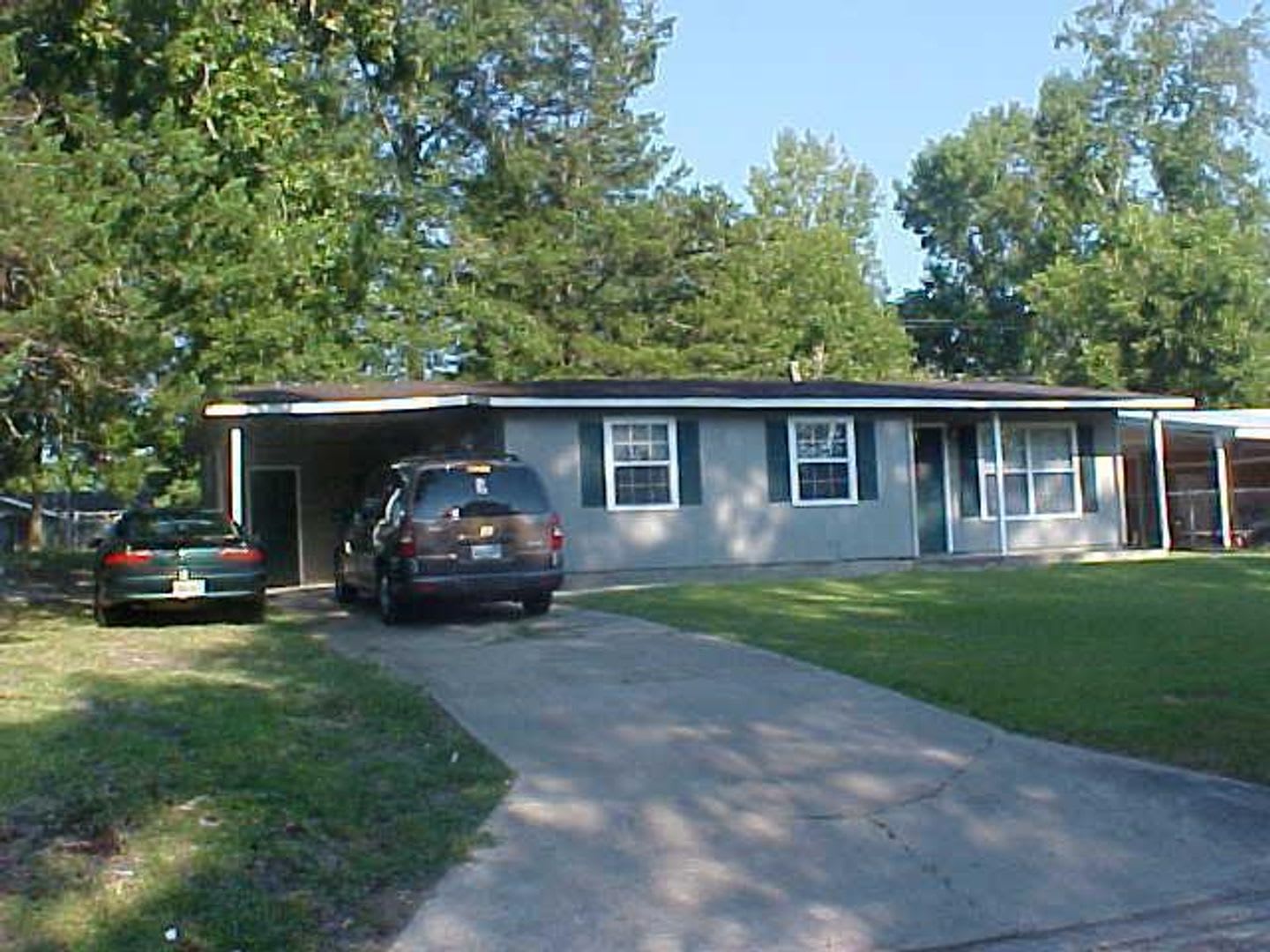 906 Kings Rd. – photo 1 of 7