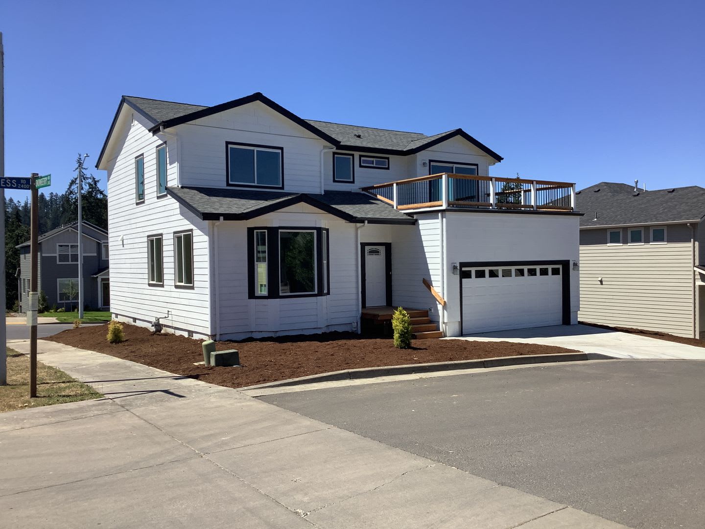4-bedroom 3-bathroom house on Moon Mountain – photo 1