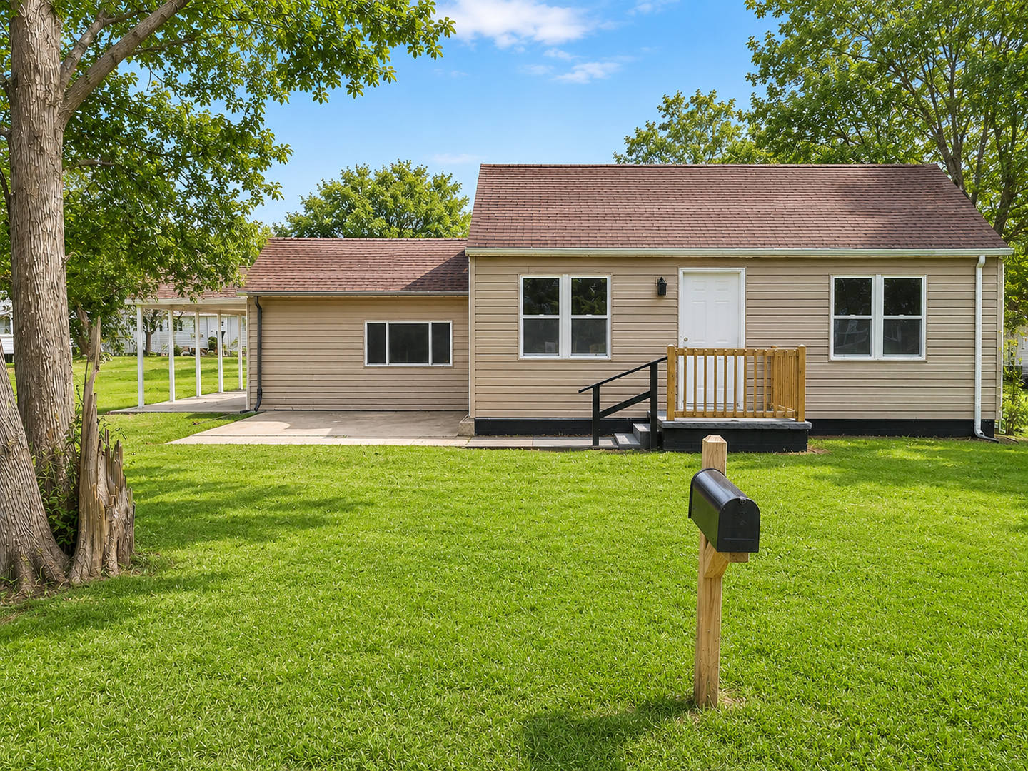 For Lease – photo 1