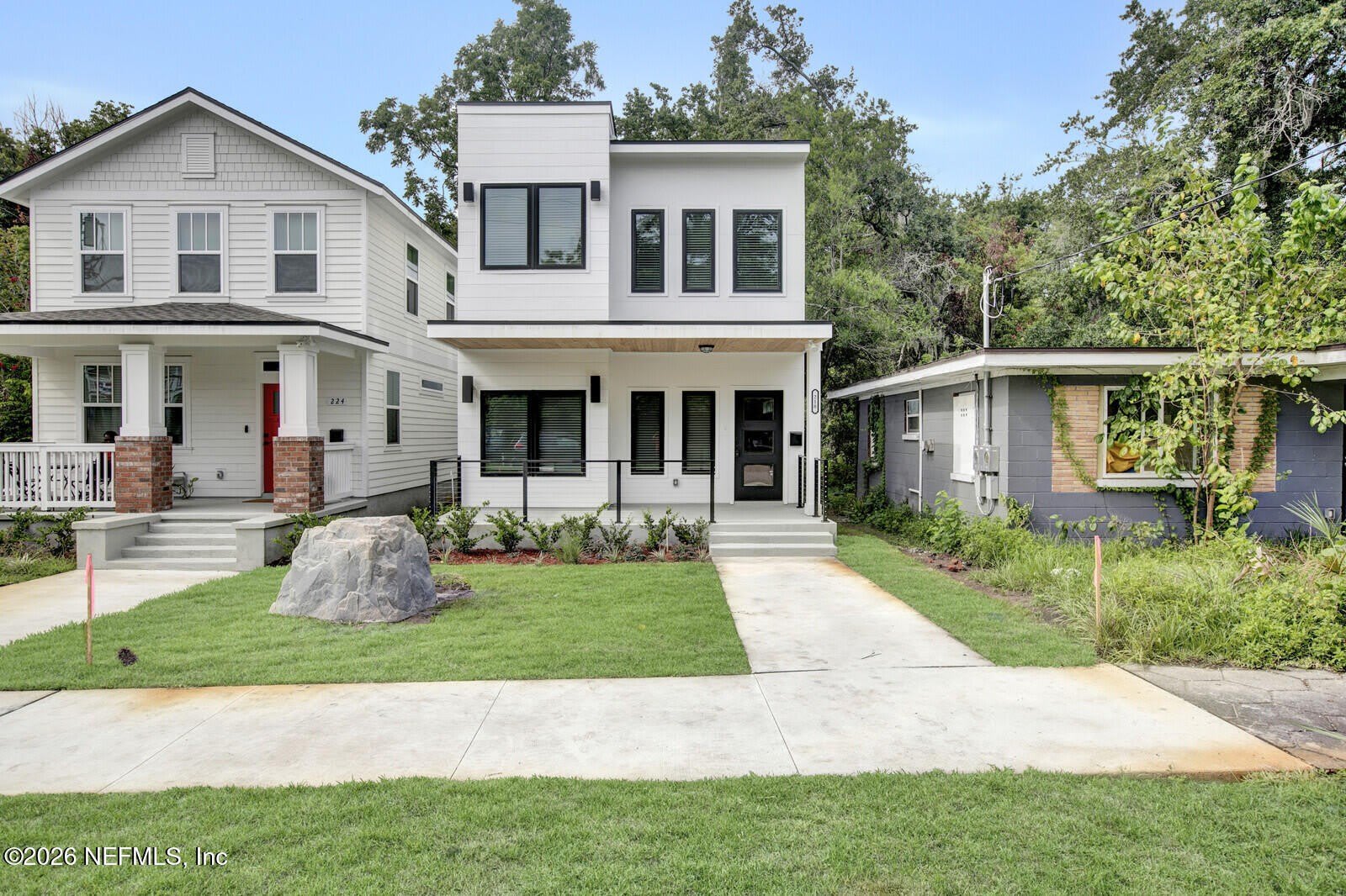 218 E 2ND Street – photo 1
