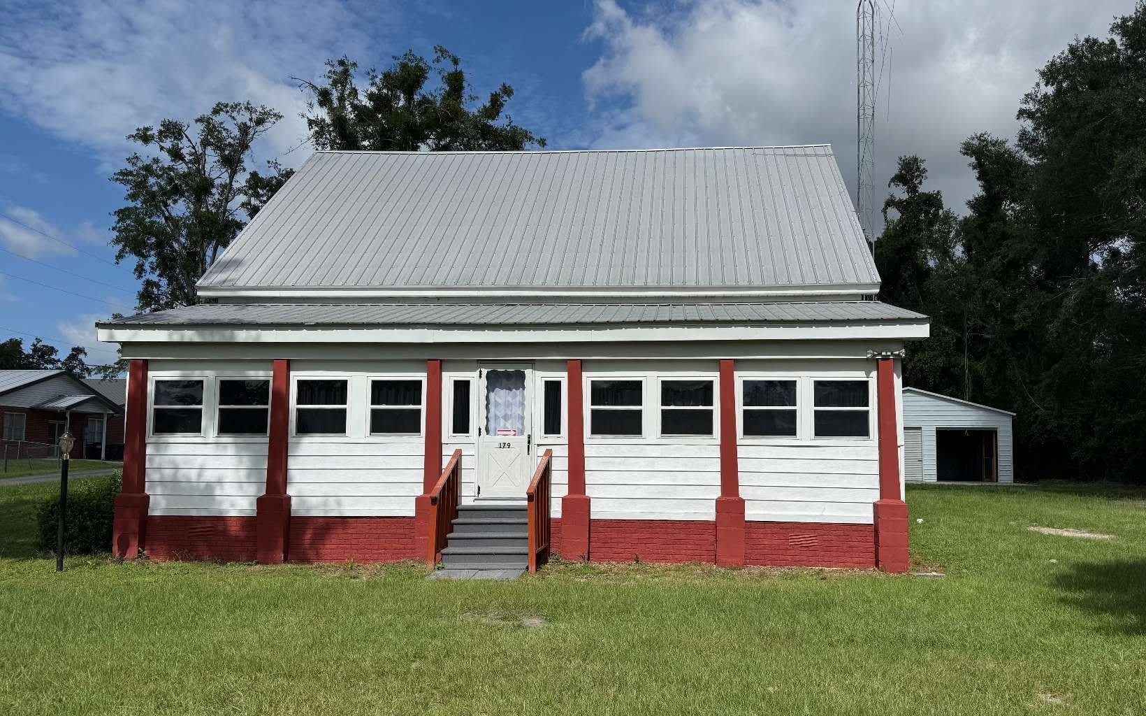 179 NE COUNTY ROAD 255 – photo 1 of 22
