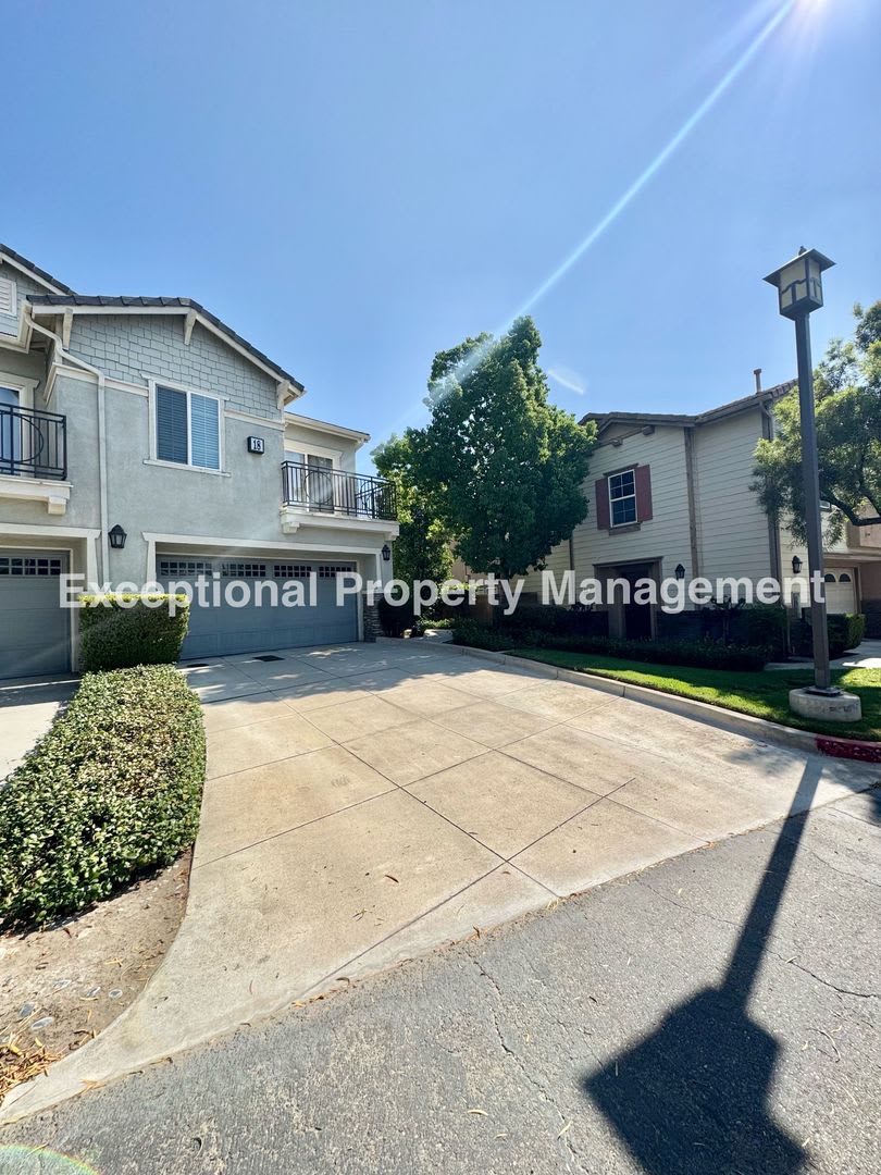 Ready to move in 3 bedroom 3 bath home – photo 1