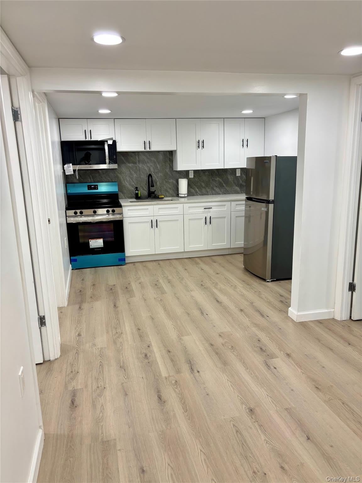 750 Highview Avenue – photo 1 of 8