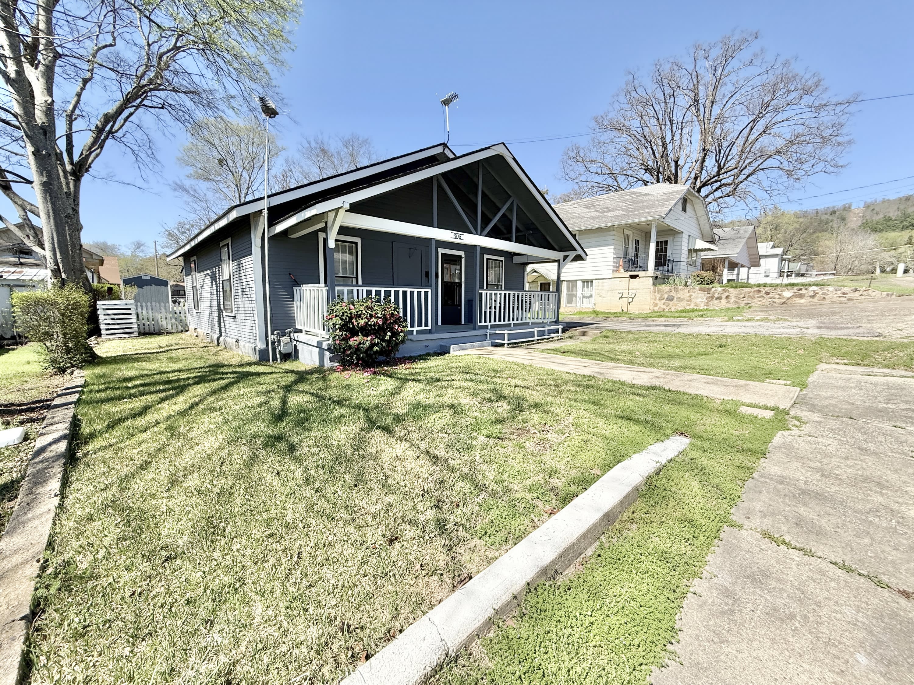 305 Beard Street – photo 1
