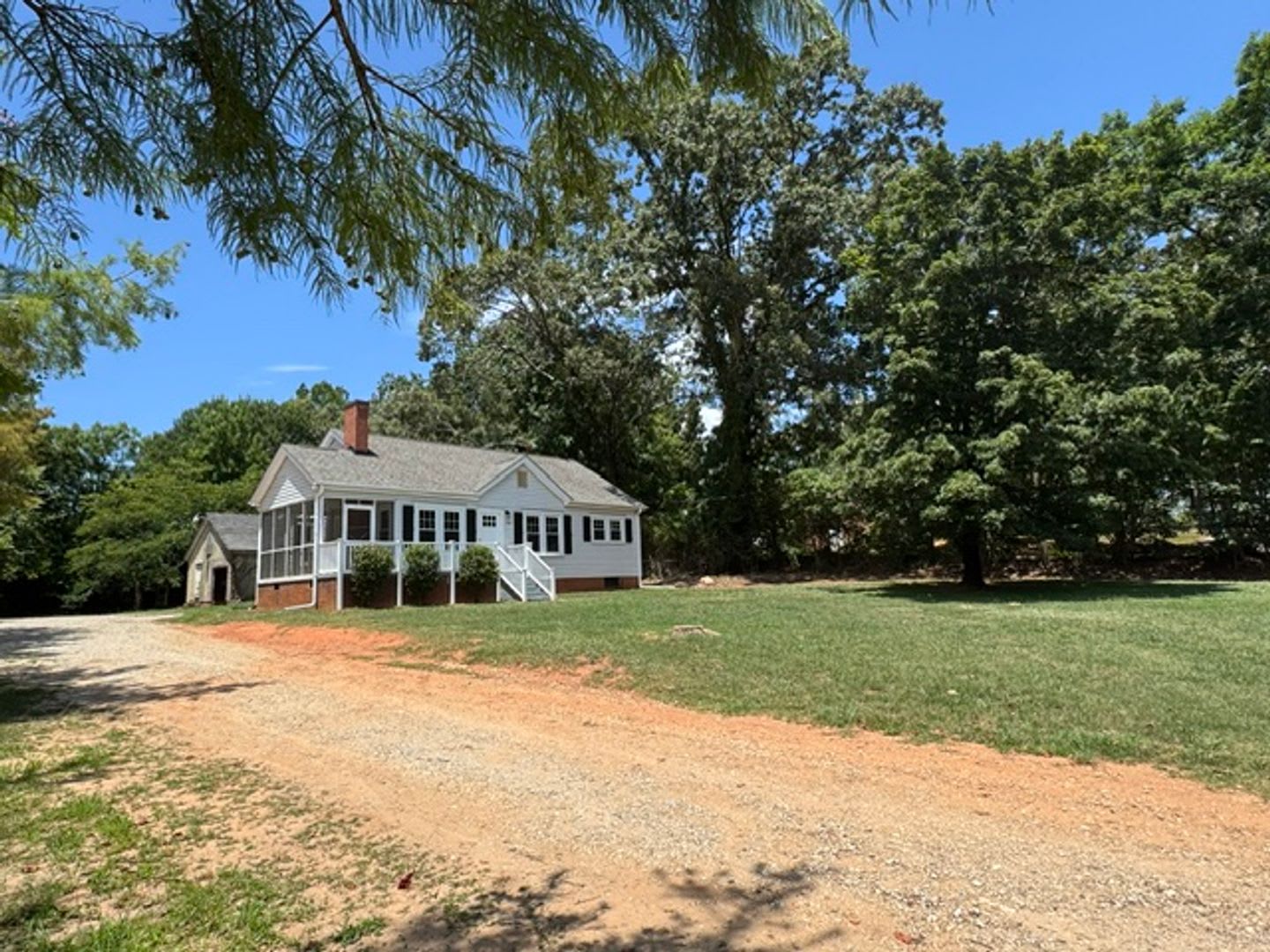 Charming 2 Bd 1 Full Ba Home In Greer Eastside Close To Riverside Hs Bmw Gsp Inland Port Greenville Spartanburg But With Country Feel With Land Outbuildings The Home Sits On A 3 4 Acre Lot – photo 1