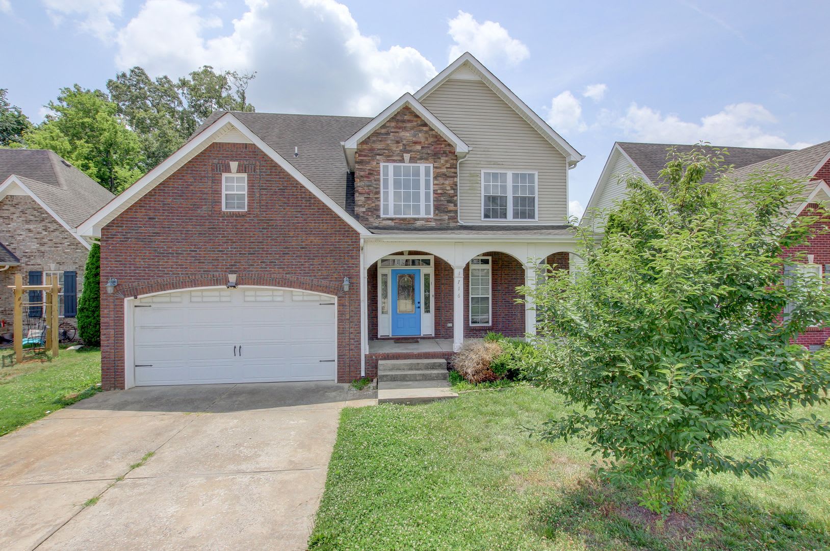 Vibrant 4 br home Close to Exit 1 Cats Welcome. Dogs Too! – photo 1