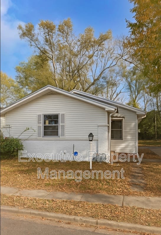 941 47th Place N – photo 1
