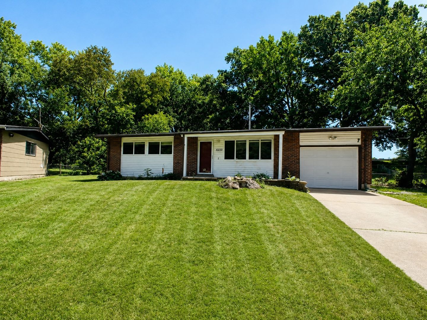 Your next home is waiting! Check out this inviting 3-bedroom – photo 1 of 15