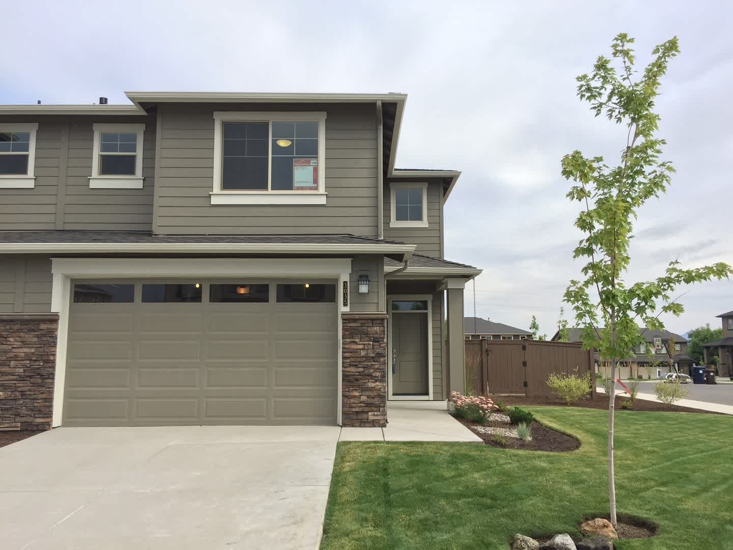 Beautiful 3 Bed 2 5 Bath Pahlisch Townhome With Fully Fenced Backyard – photo 1 of 106