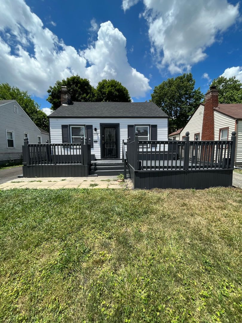 Updated 2 Bedroom 1 1 2 Bath Home With Fenced In Backyard 1 Car Garage – photo 1
