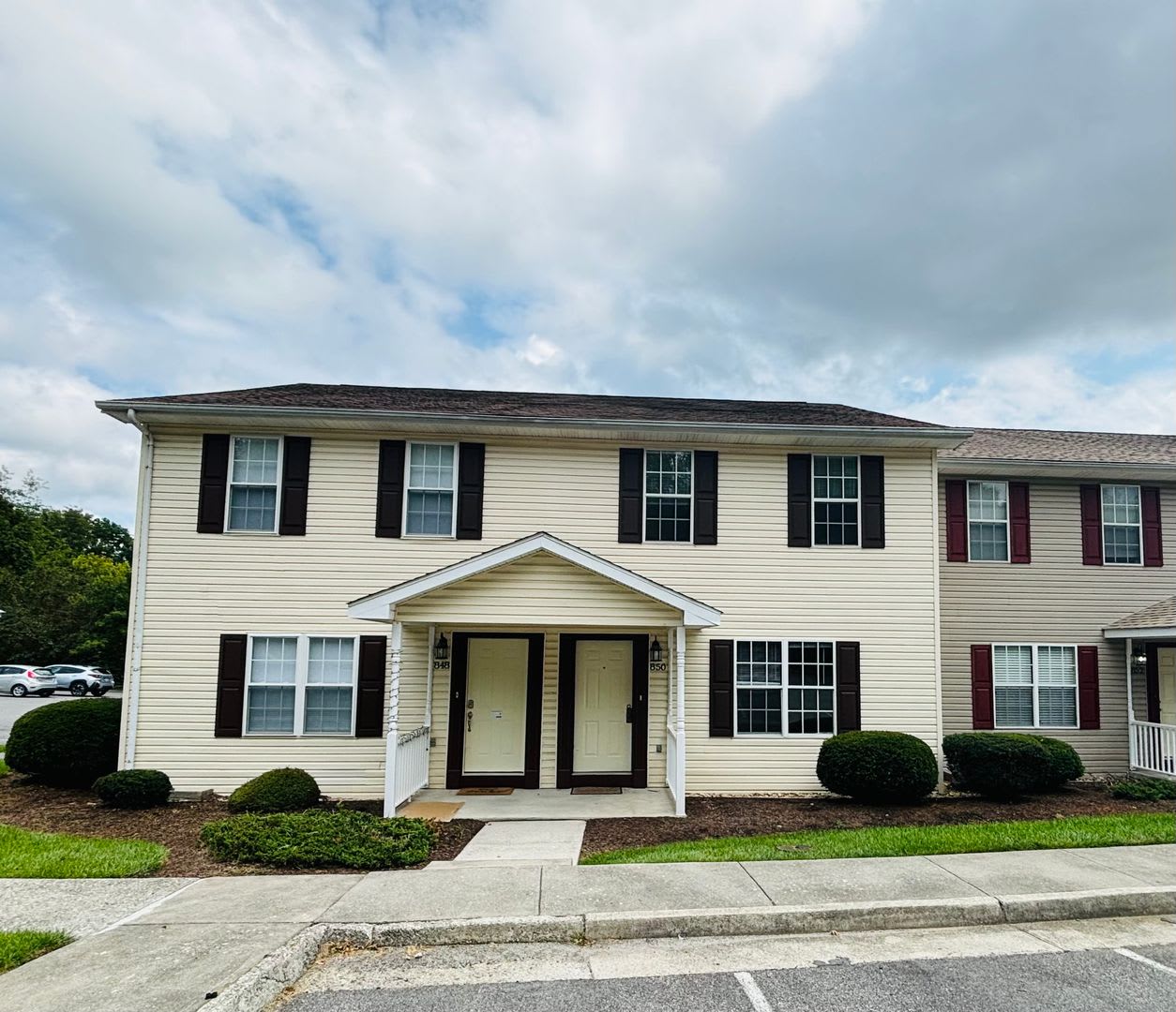 4 Bedroom 3 Bath with Den Townhouse – photo 1