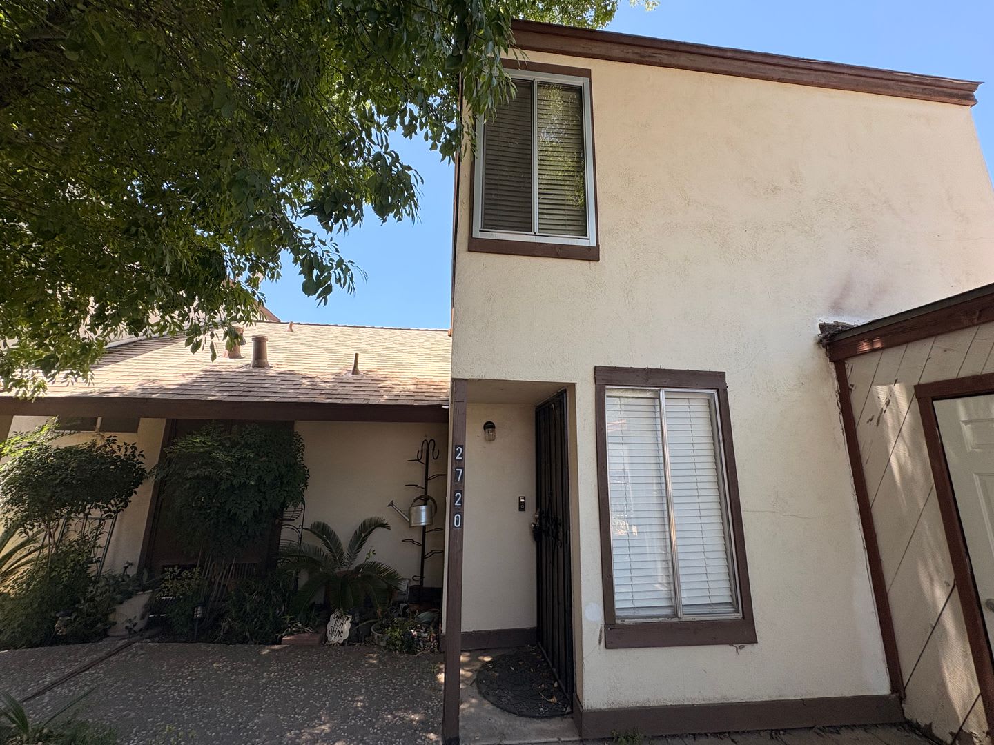 2 bedroom, 2 bath townhome near Mooney Blvd – photo 1