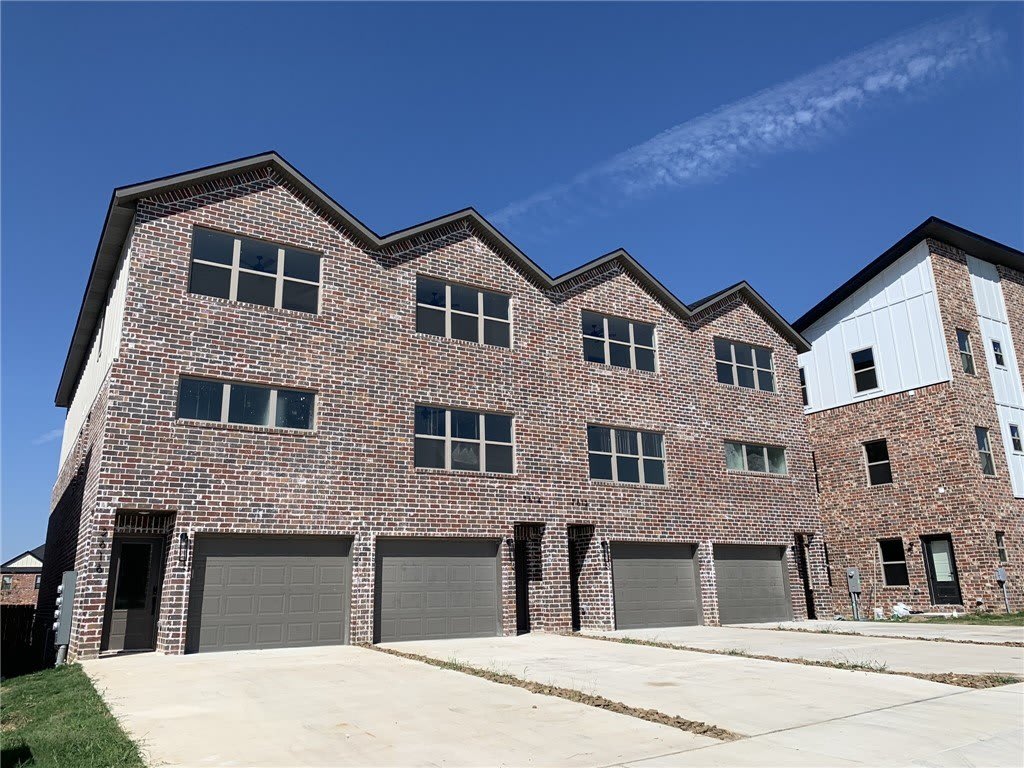 2616 Sw Livingston Square – photo 1 of 305