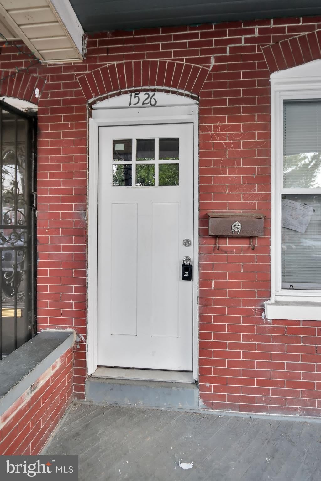 1526 W 4TH Street – photo 1 of 20