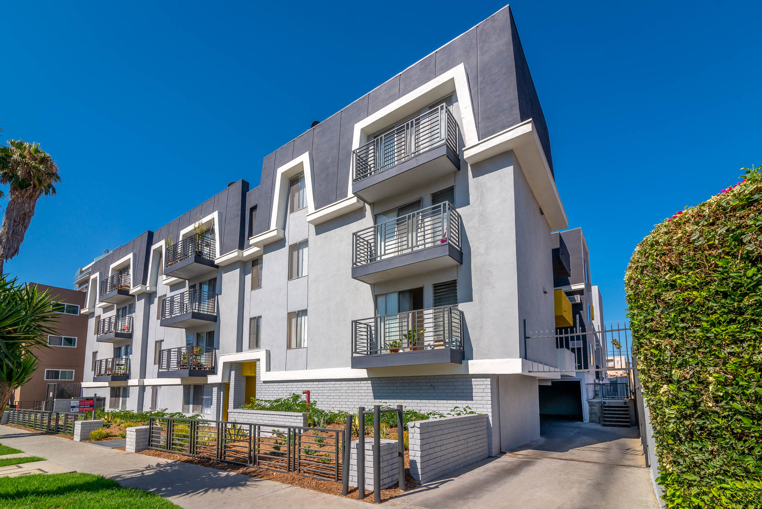 Oxford West Apartments – photo 1
