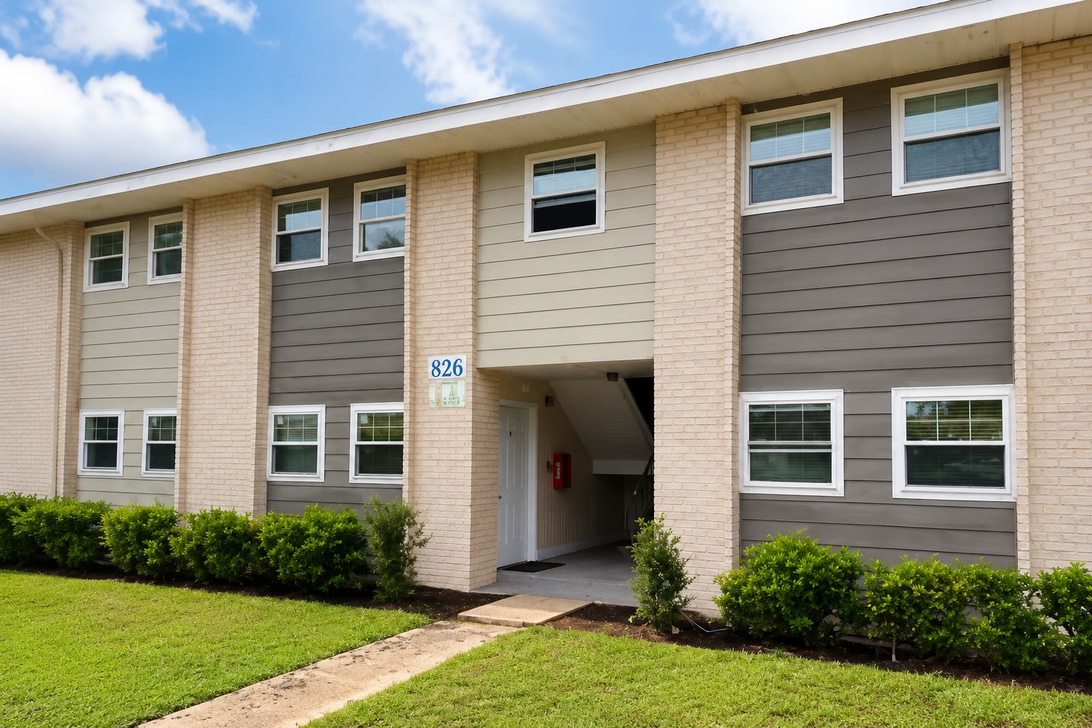 828 Sky Lake Circle B – photo 1 of 7