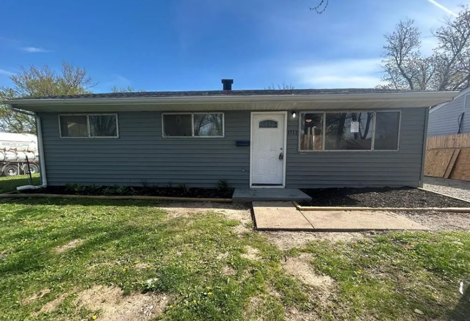 For Lease – photo 1
