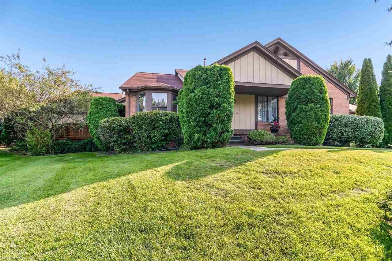 32 Meadow Wood Drive – photo 1 of 22