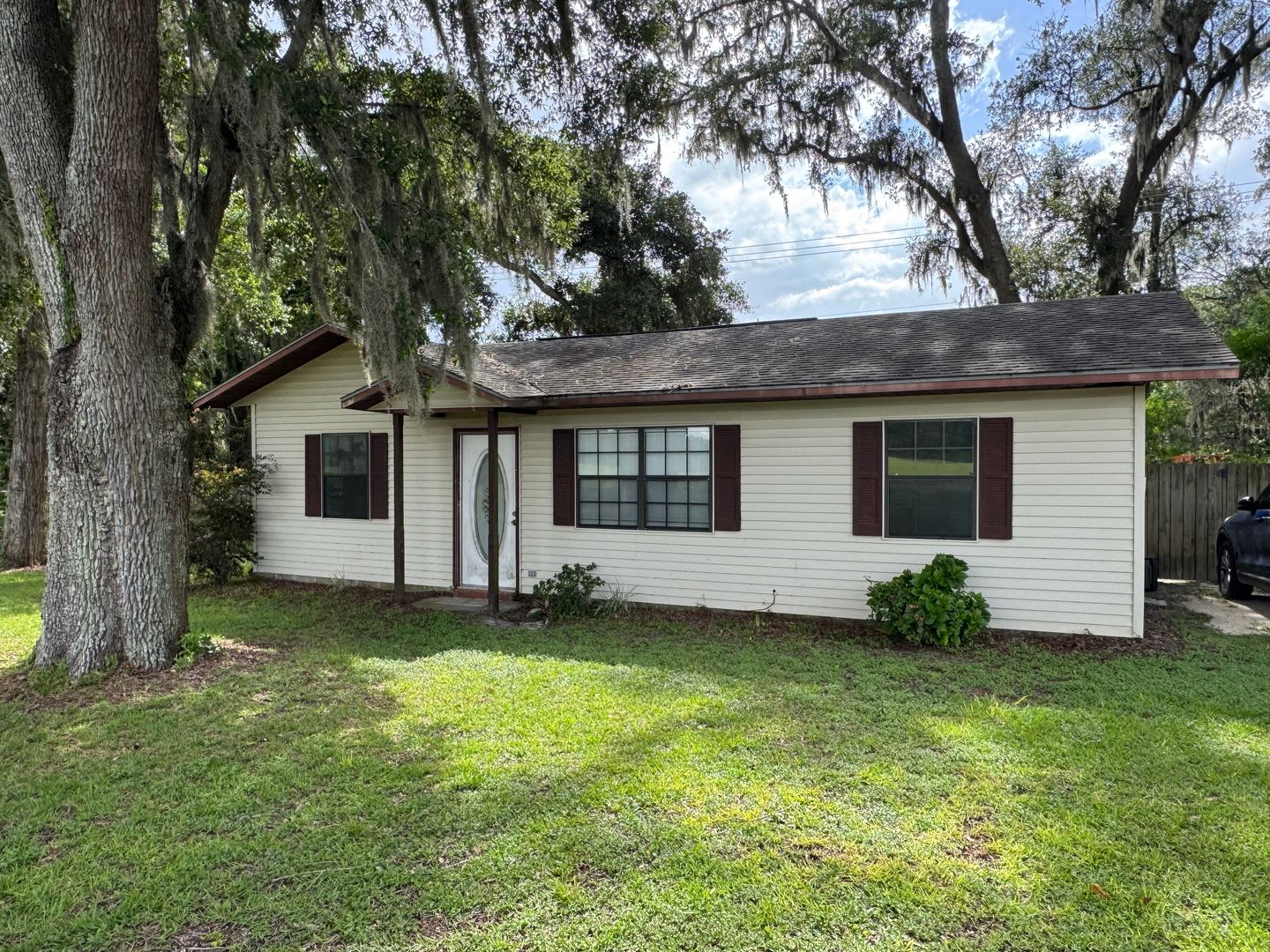 2 bedroom 1 Bath home on Goldkist Blvd – photo 1 of 11