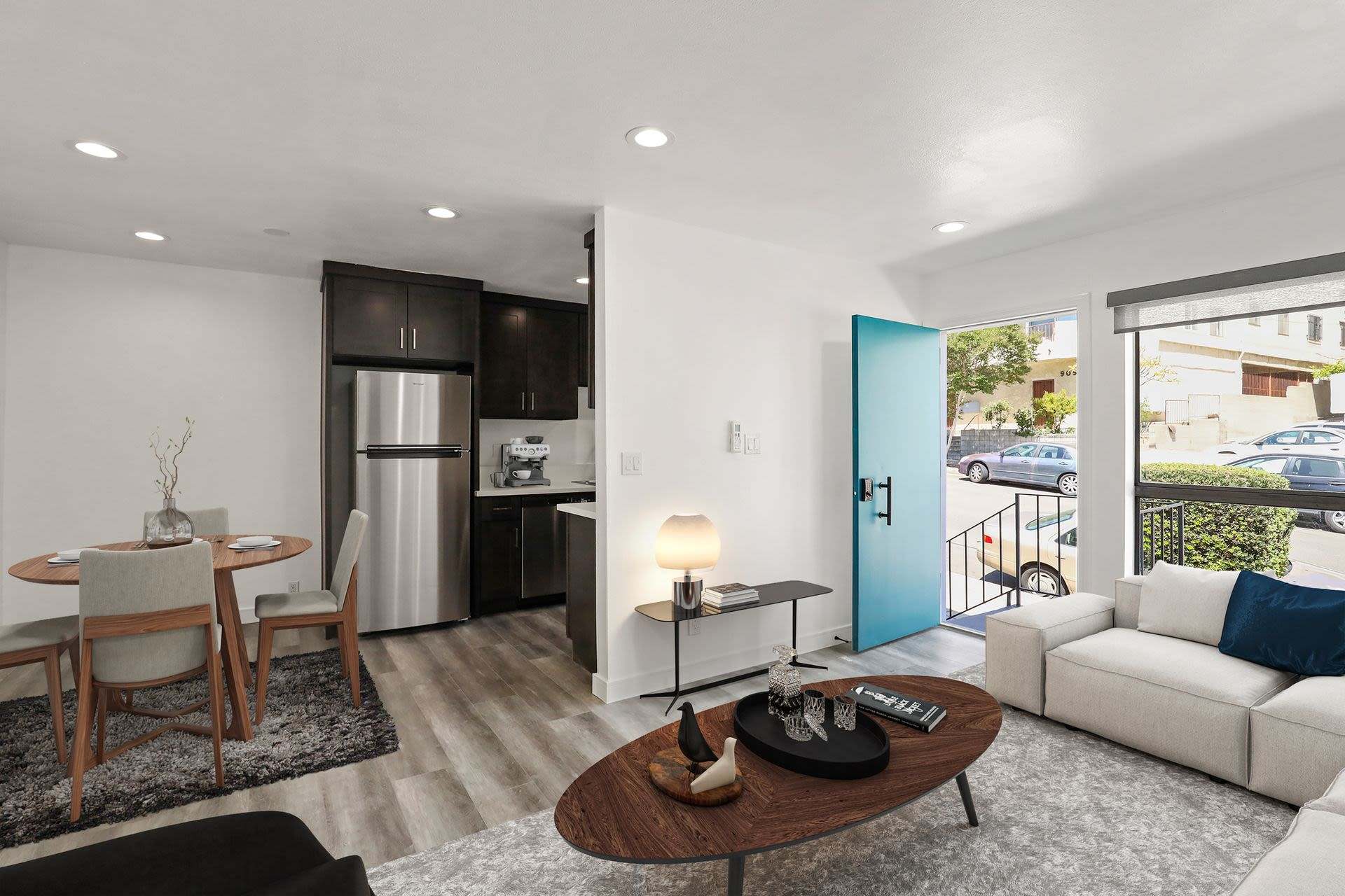 900 W College Street apartments – photo 1