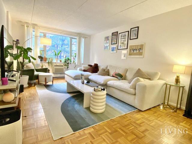 301 Elizabeth Street – photo 1