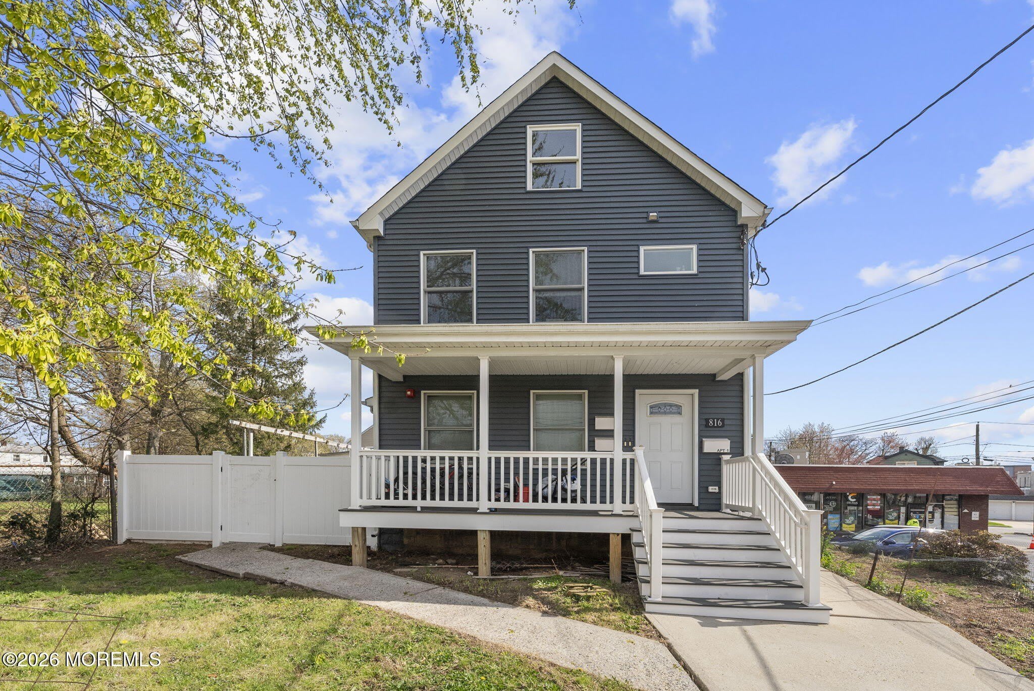 816 King Georges Road – photo 1 of 16
