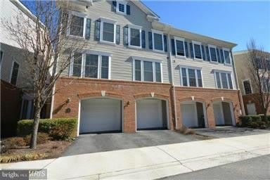 7047 HUNTLEY RUN Place – photo 1 of 56