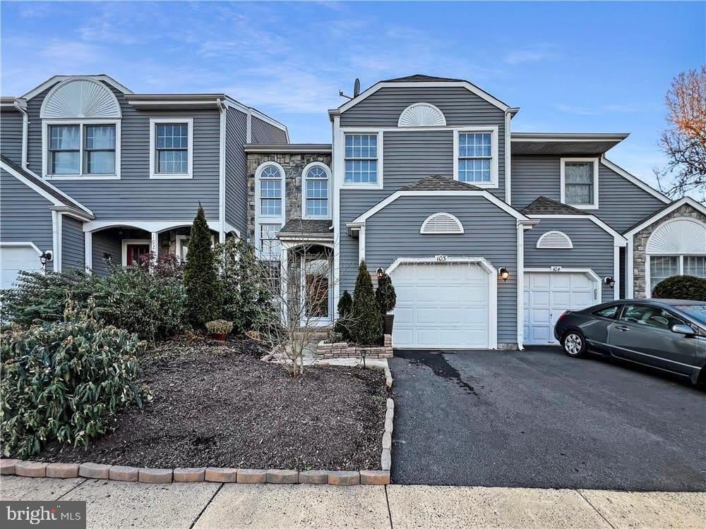 103 GREENBROOK Court – photo 1