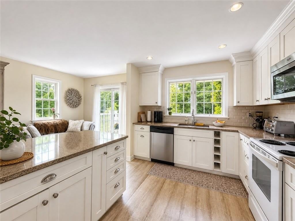 520 Corey Lane – photo 1 of 21
