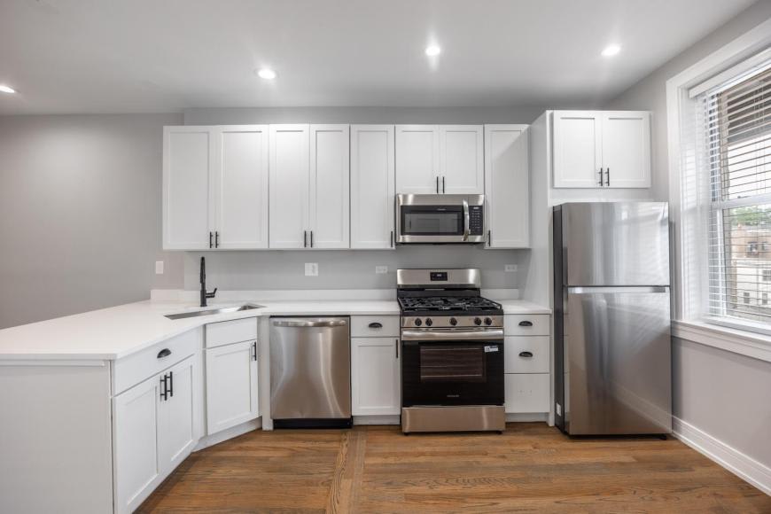 5454 N Paulina St – photo 1