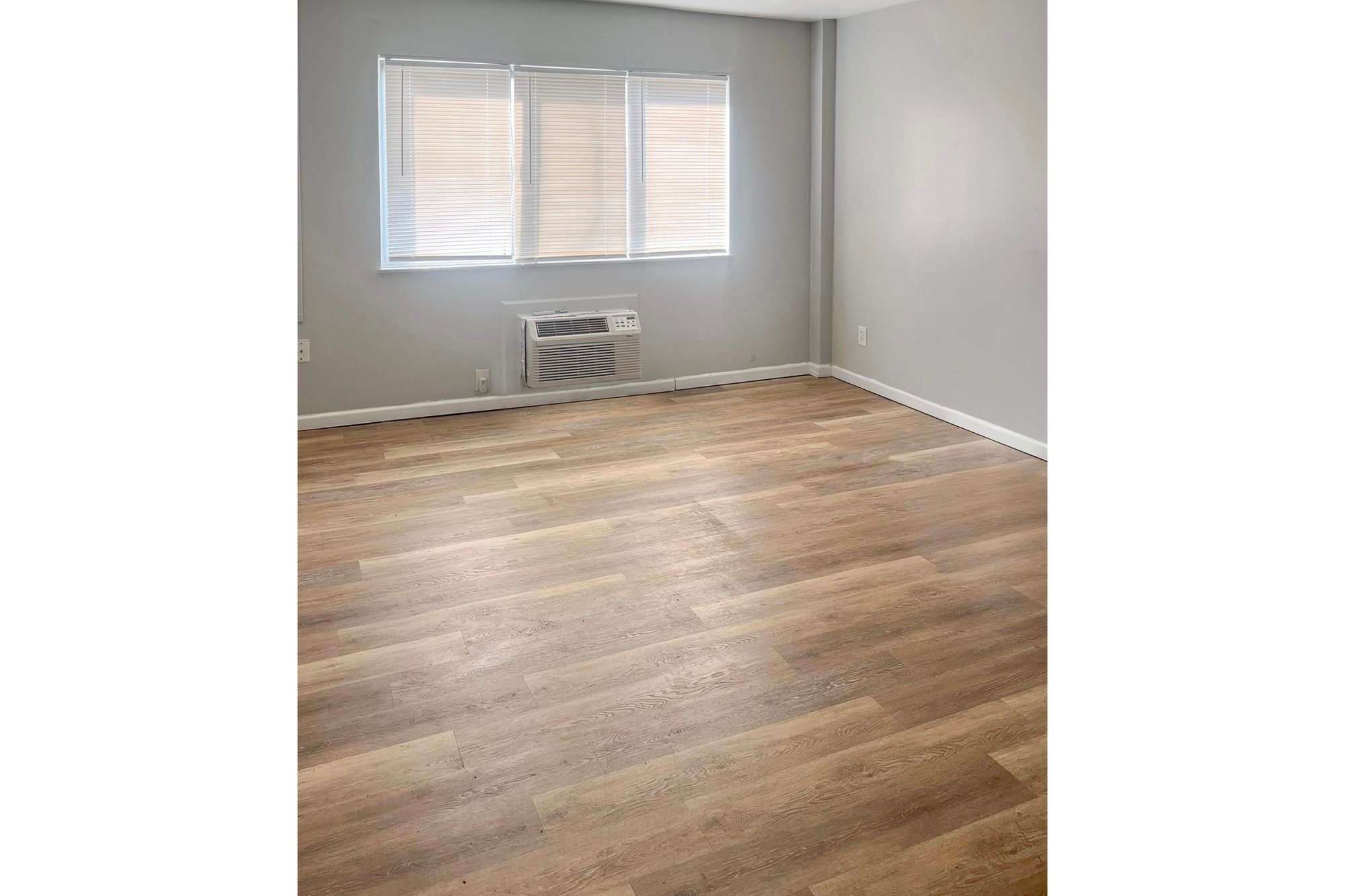 Diplomat Apartments – photo 1 of 13