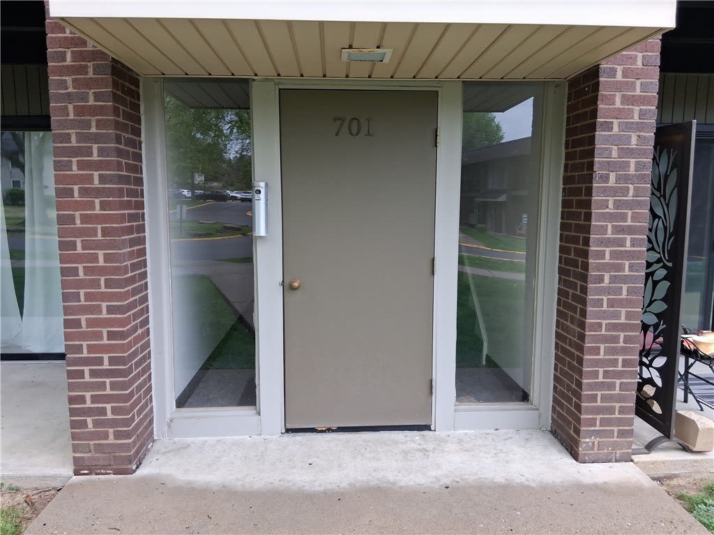 701 College Park Dr – photo 1 of 8