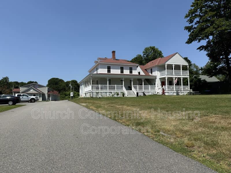 171 Conanicus Ave – photo 1 of 14