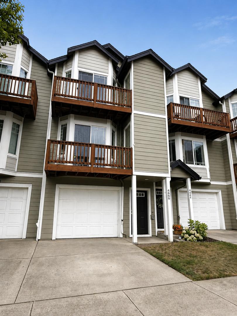 3 Story ~ 3 Bed/3 Bath Townhome in Parkview Village! – photo 1