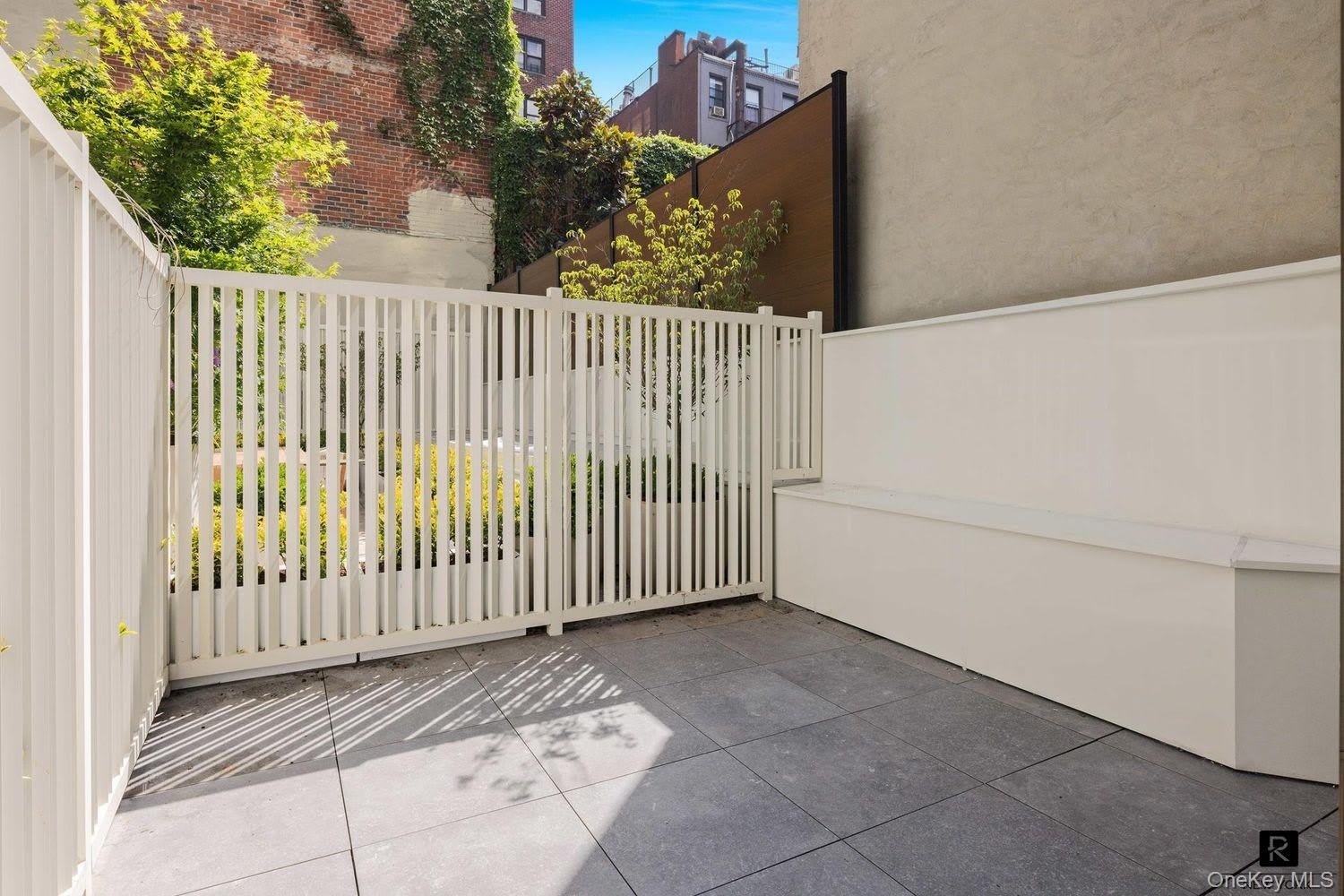 250 E 25th Street – photo 1
