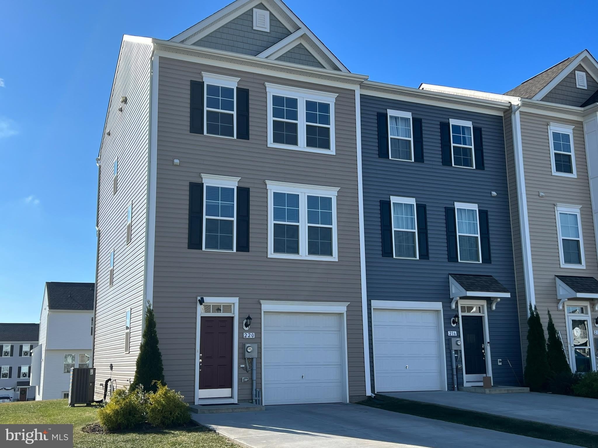 220 CHARTERHOUSE Street – photo 1