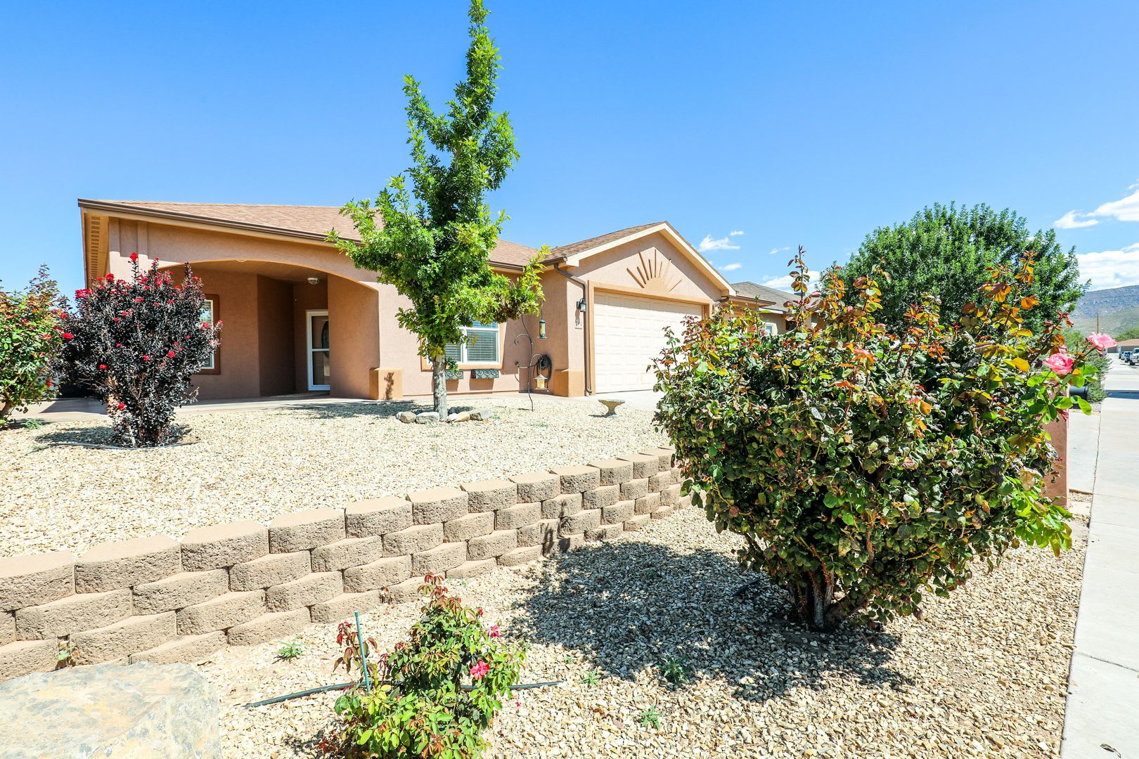 Beautiful 4 bedroom 2 bathroom – photo 1 of 26