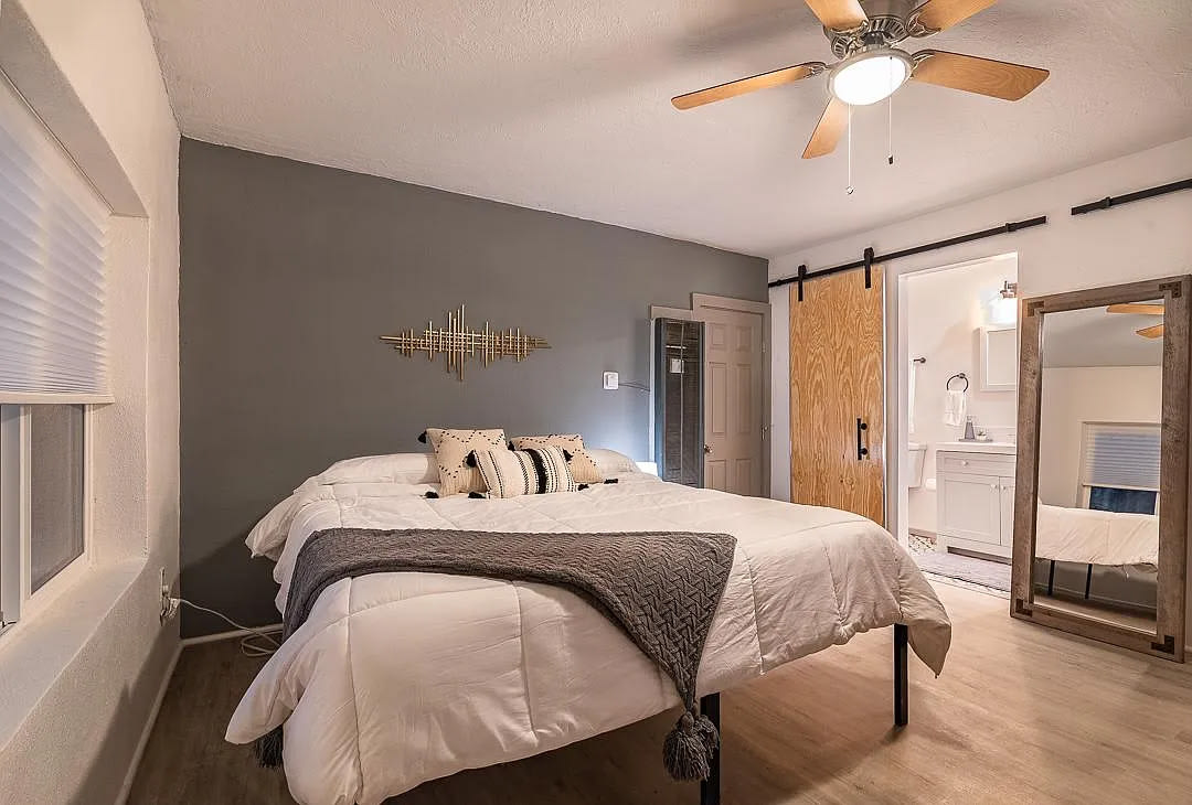 221 Girard Boulevard Southeast – photo 1
