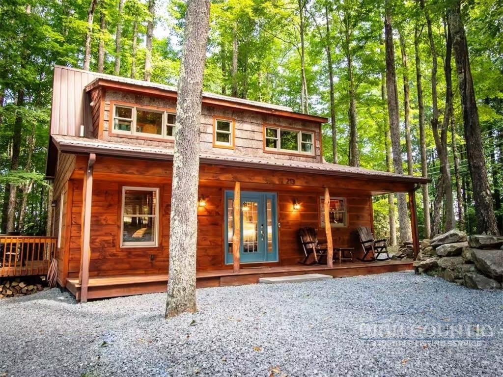 213 Rhododendren Drive – photo 1 of 29