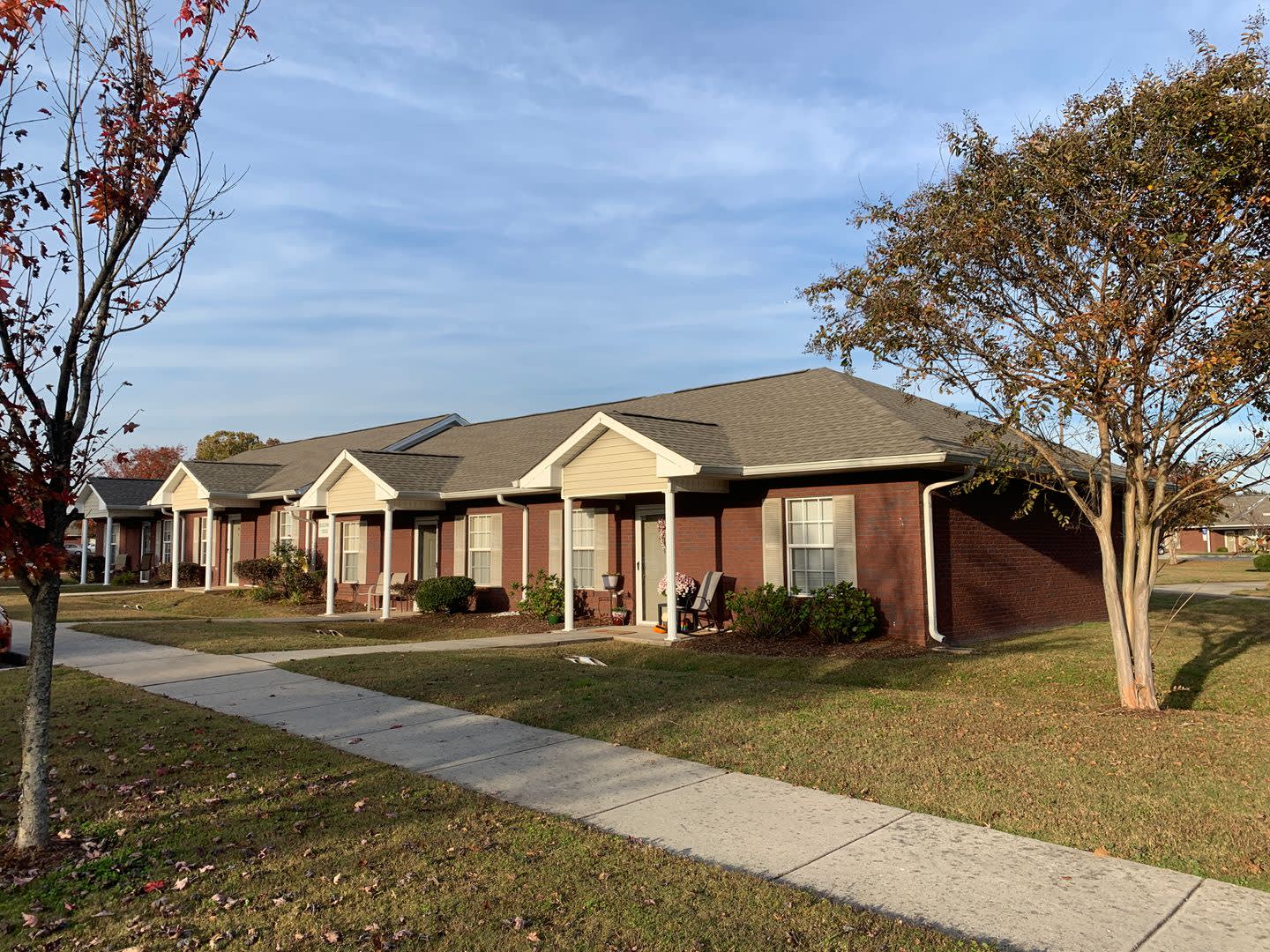 All Brick Building 55 Senior Community Rent 924 Month – photo 1 of 160