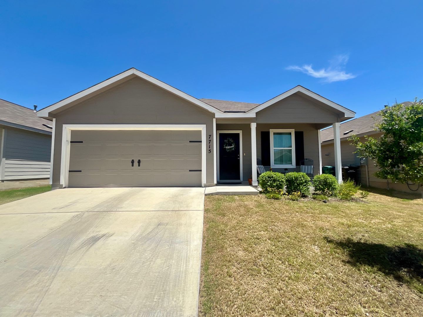 Stop the Car! Fabulous 4/2 Single Story, First Time Rental ~ Shows Like New ~ Must See! – photo 1