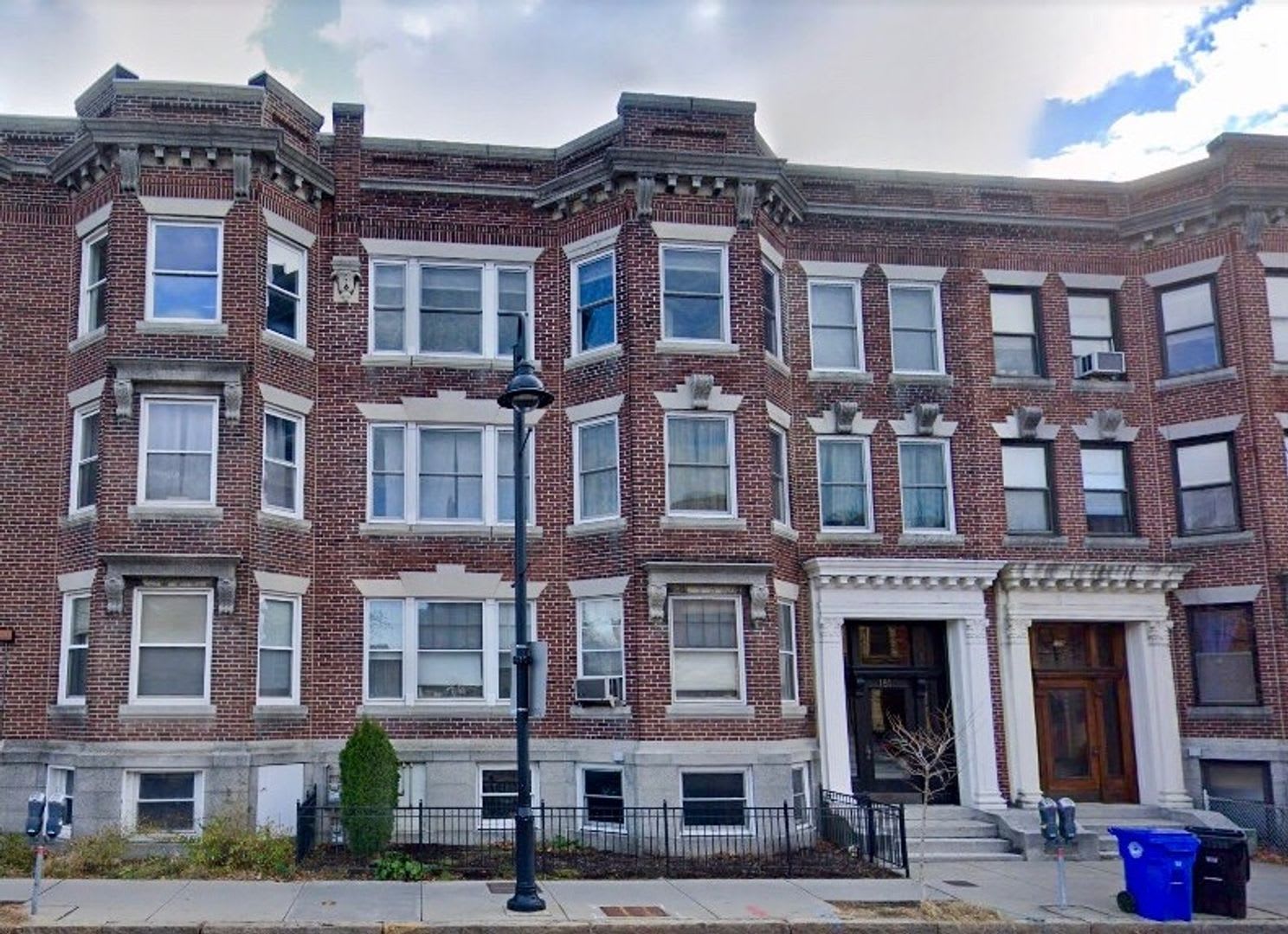 Nice 3 bed in Brookline – photo 1