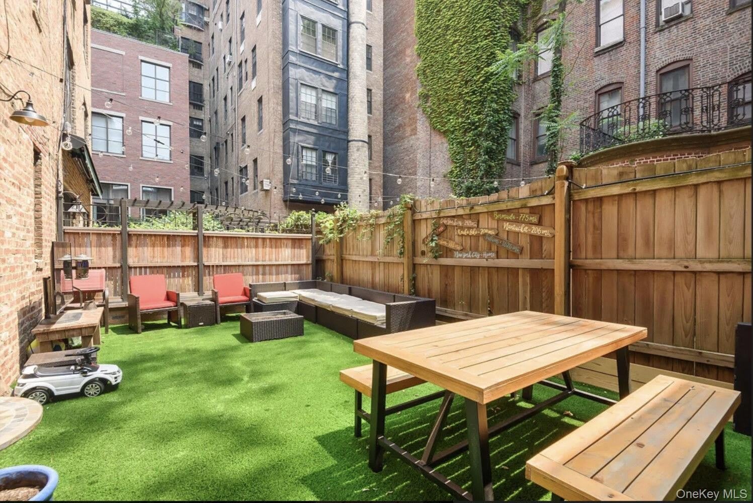 82 IRVING Place – photo 1