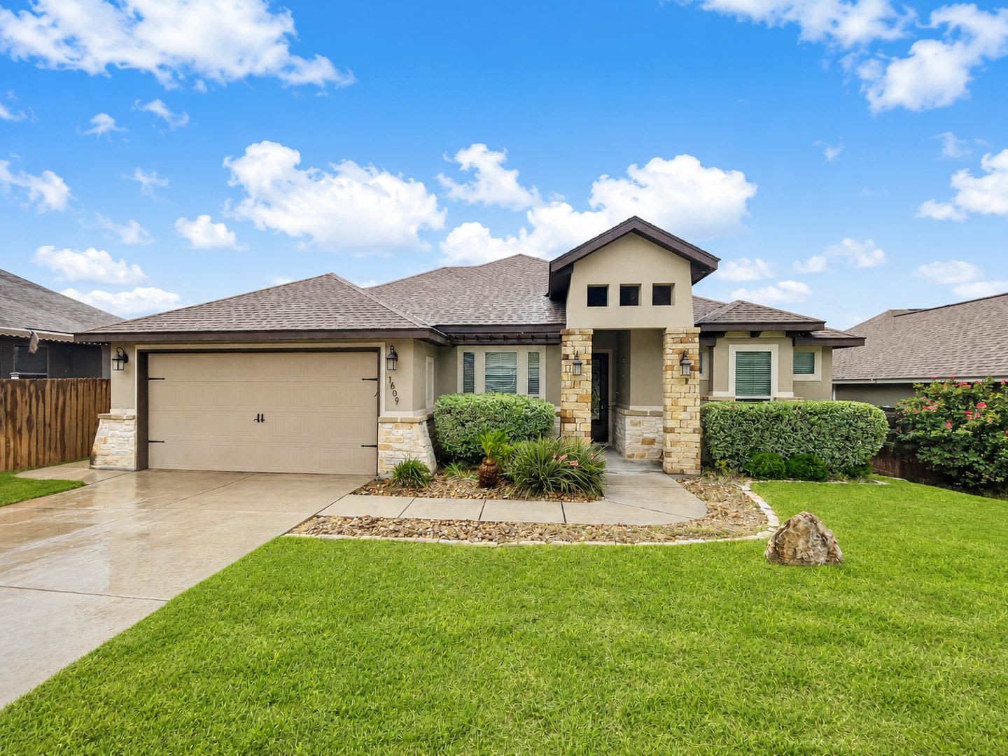 GORGEOUS 4 BEDROOM CUSTOM HOME FOR LEASE W/ TONS OF UPGRADES IN NEW BRAUNFELS, TX – photo 1