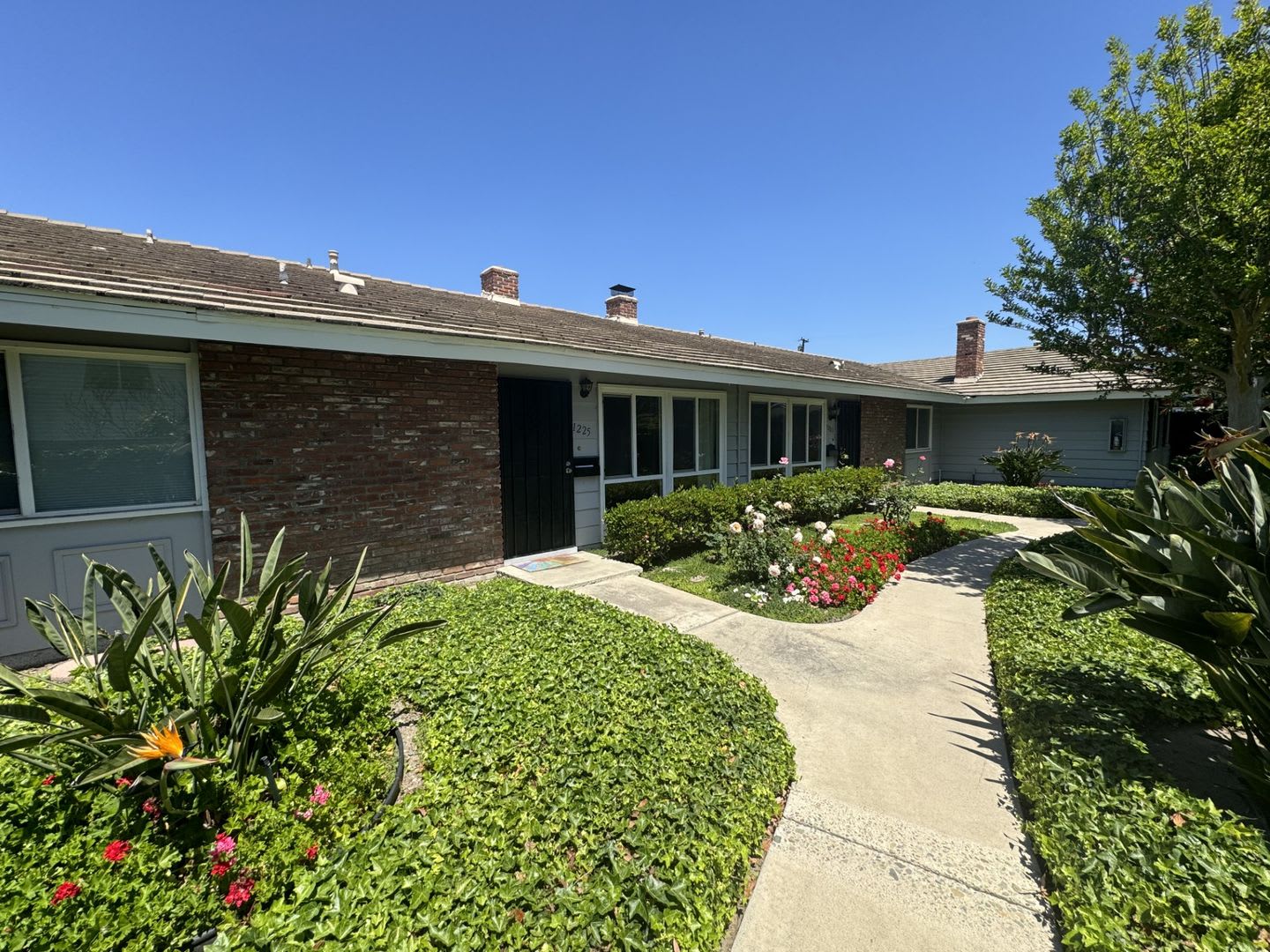 Upgraded 2 Bed 2 Bath Townhome For Lease In Tustin Must See – photo 1 of 184