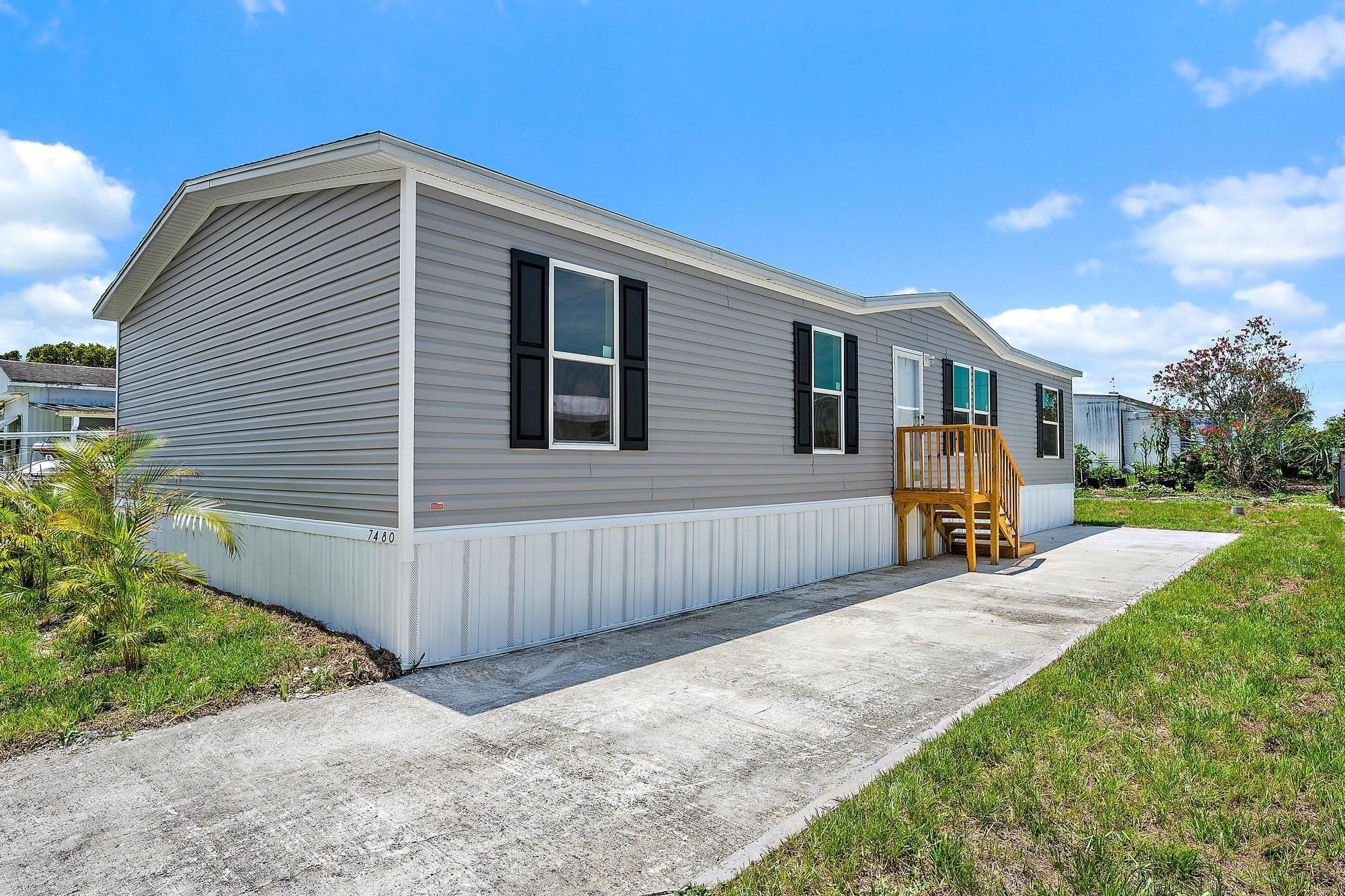 7480 SE EAGLE Avenue – photo 1