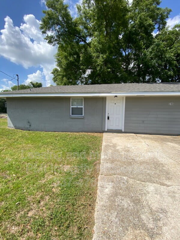 318 Auburn Drive – photo 1 of 10