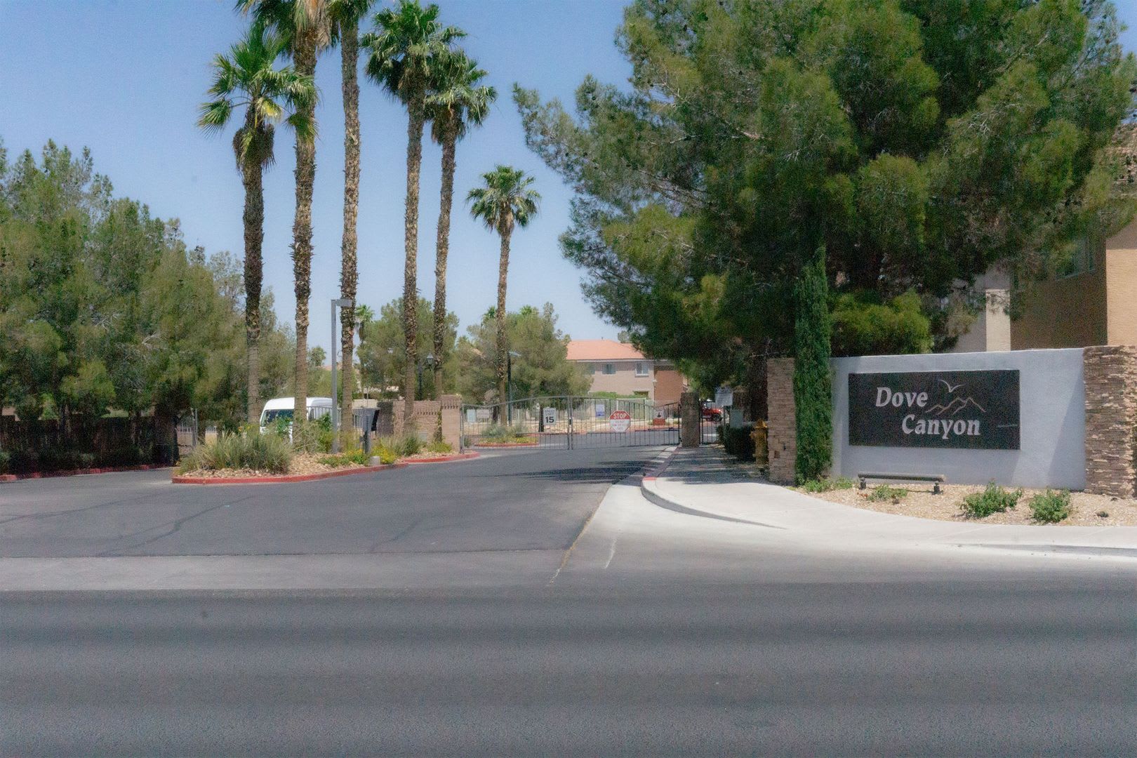 Gated Community Freshly Painted Interior Exterior – photo 1