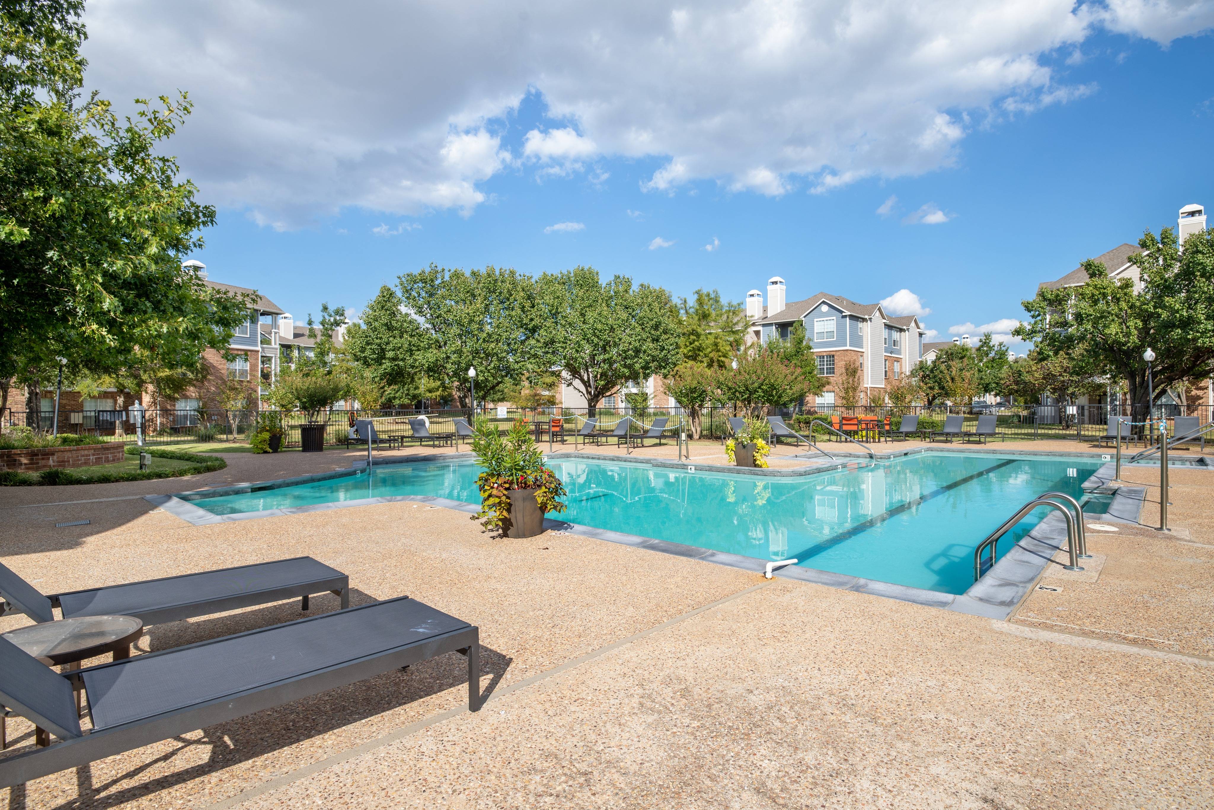 Montclair Parc Apartments – photo 1