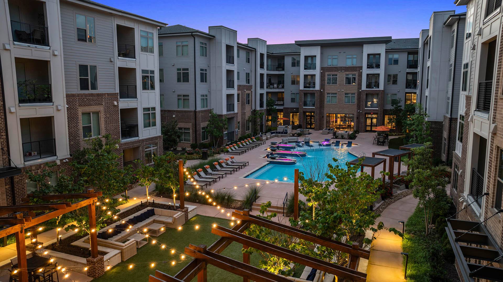 Knox at Metrocenter – photo 1